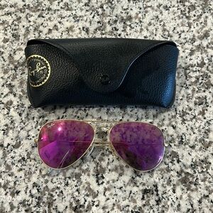 Woman’s ray bans